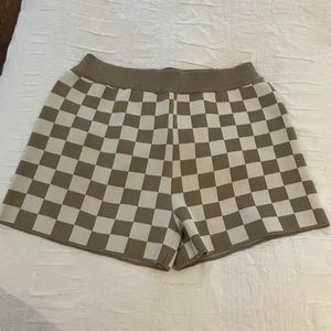 Beige and white checkered shorts from Oak + Fort. NWT. Size Large.